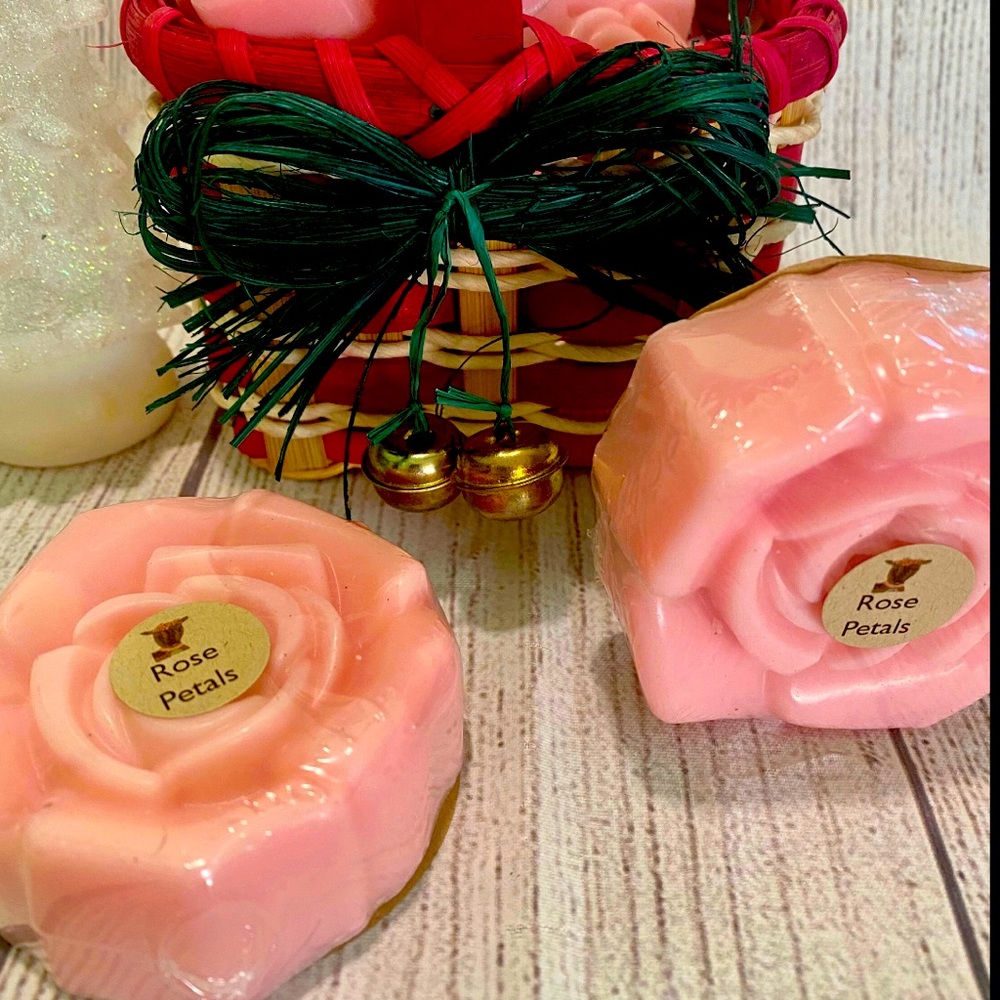 🆕 Carmelite Oaks Farm Rose Petals Goat Milk Soap